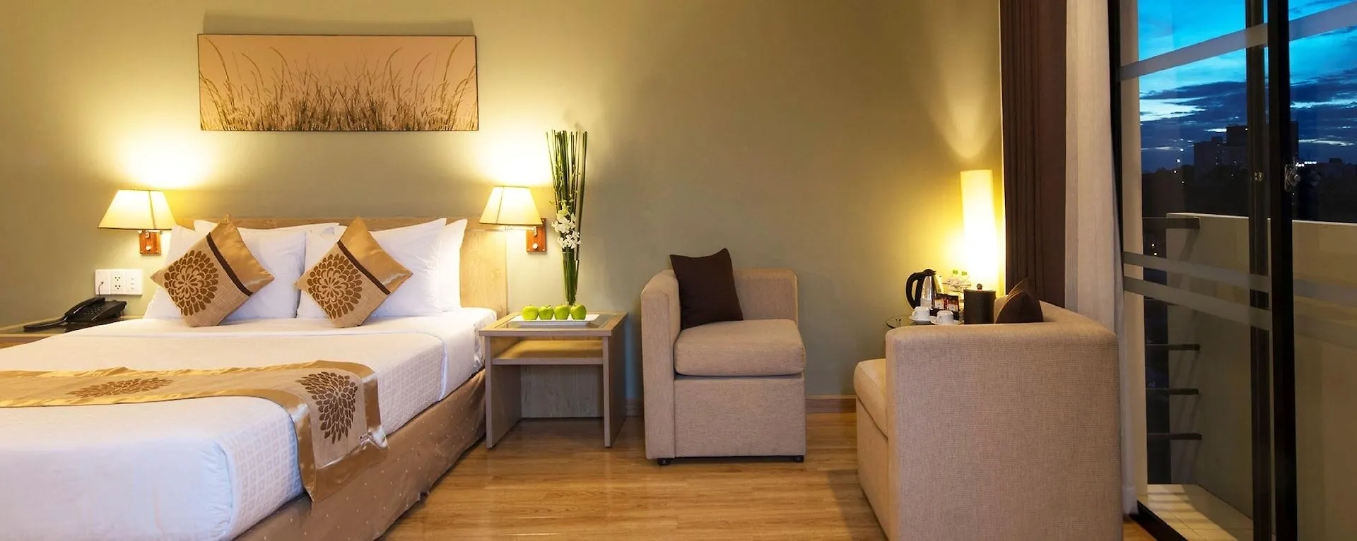 Vien Dong Hotel - Near Bui Vien Walking Street Ho Chi Minh City