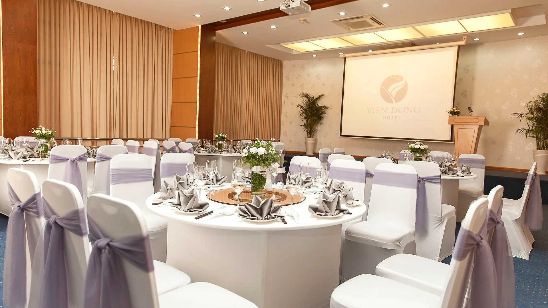 Vien Dong Hotel - Near Bui Vien Walking Street Ho Chi Minh City