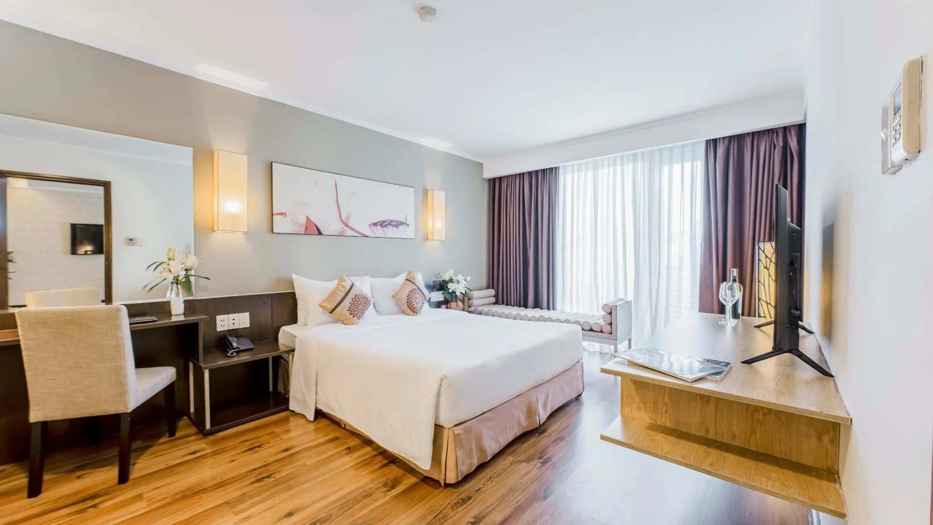 Vien Dong Hotel - Near Bui Vien Walking Street Ho Chi Minh City