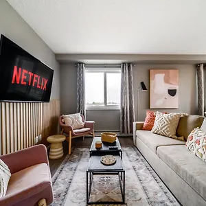 Peaceful Oasis Condo, Ac, Floor, Secure Ug Parking, Balcony, King Bed! , Edmonton Canada