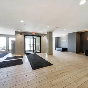 Bright Luxe Condo, Ac, Floor, King Bed, Balcony! , Edmonton Canada