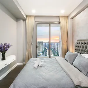 Apartment 2brs View Free Infinity Pool In The Heart Hcm, Ho Chi Minh City
