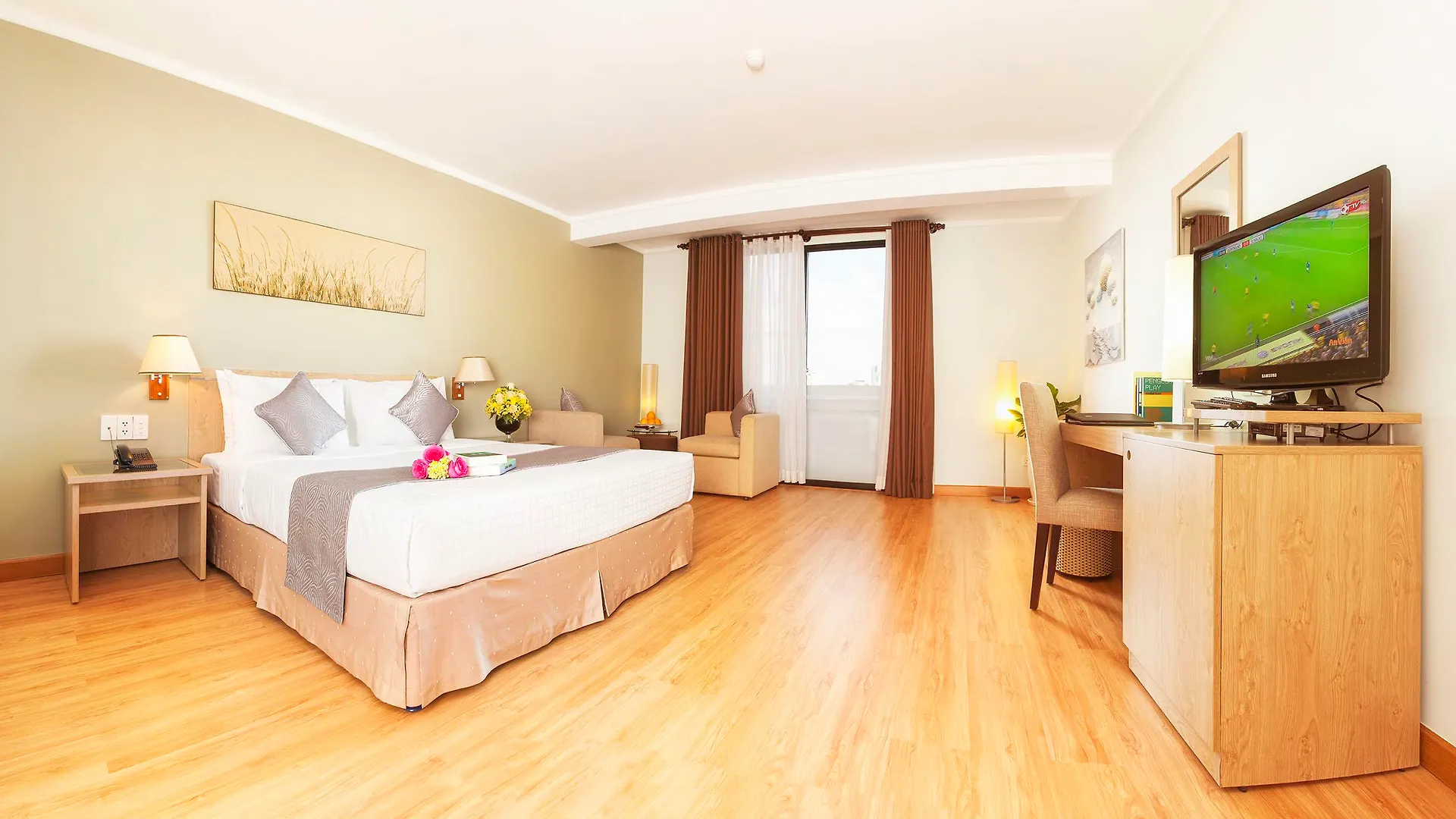 Vien Dong Hotel - Near Bui Vien Walking Street Ho Chi Minh City