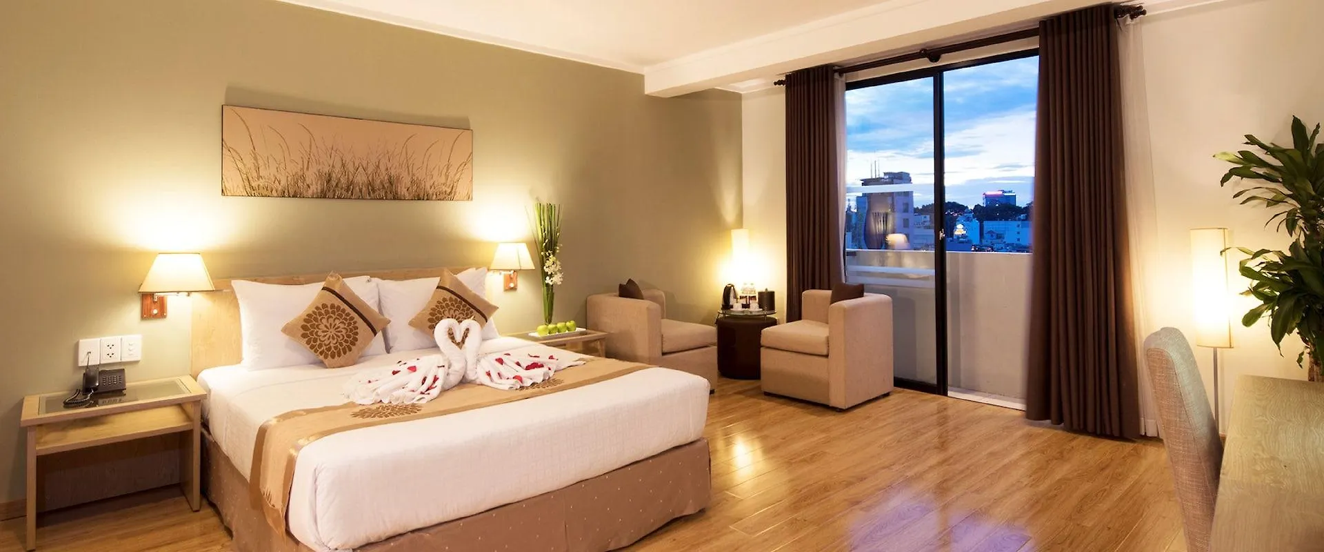 Vien Dong Hotel - Near Bui Vien Walking Street Ho Chi Minh City