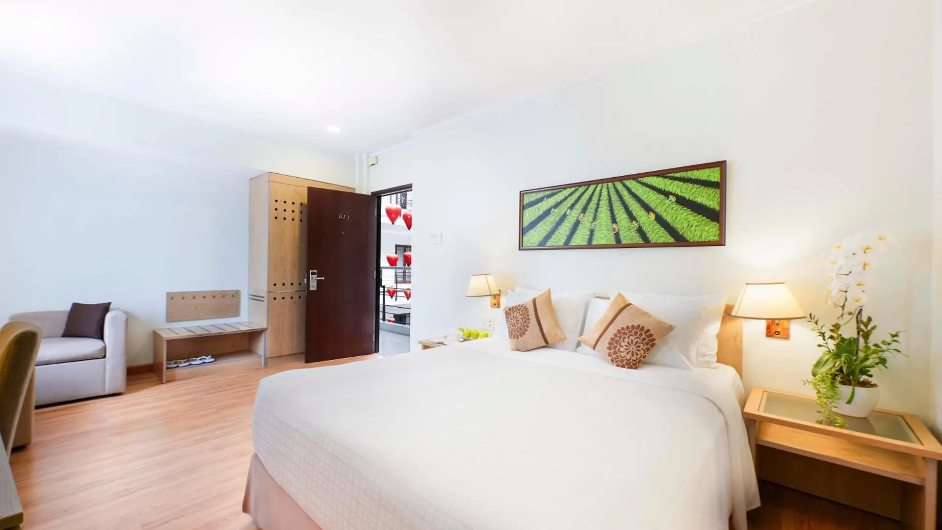 Vien Dong Hotel - Near Bui Vien Walking Street Ho Chi Minh City