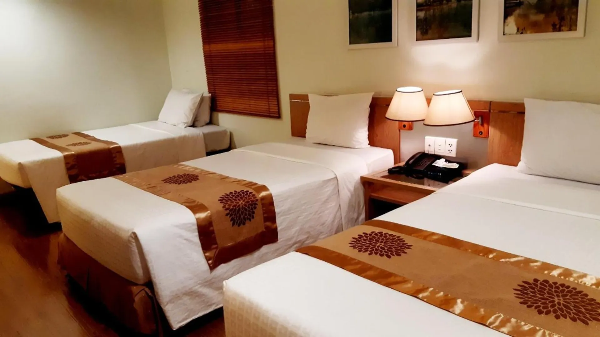 Vien Dong Hotel - Near Bui Vien Walking Street Ho Chi Minh City