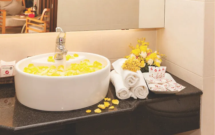 Vien Dong Hotel - Near Bui Vien Walking Street Ho Chi Minh City
