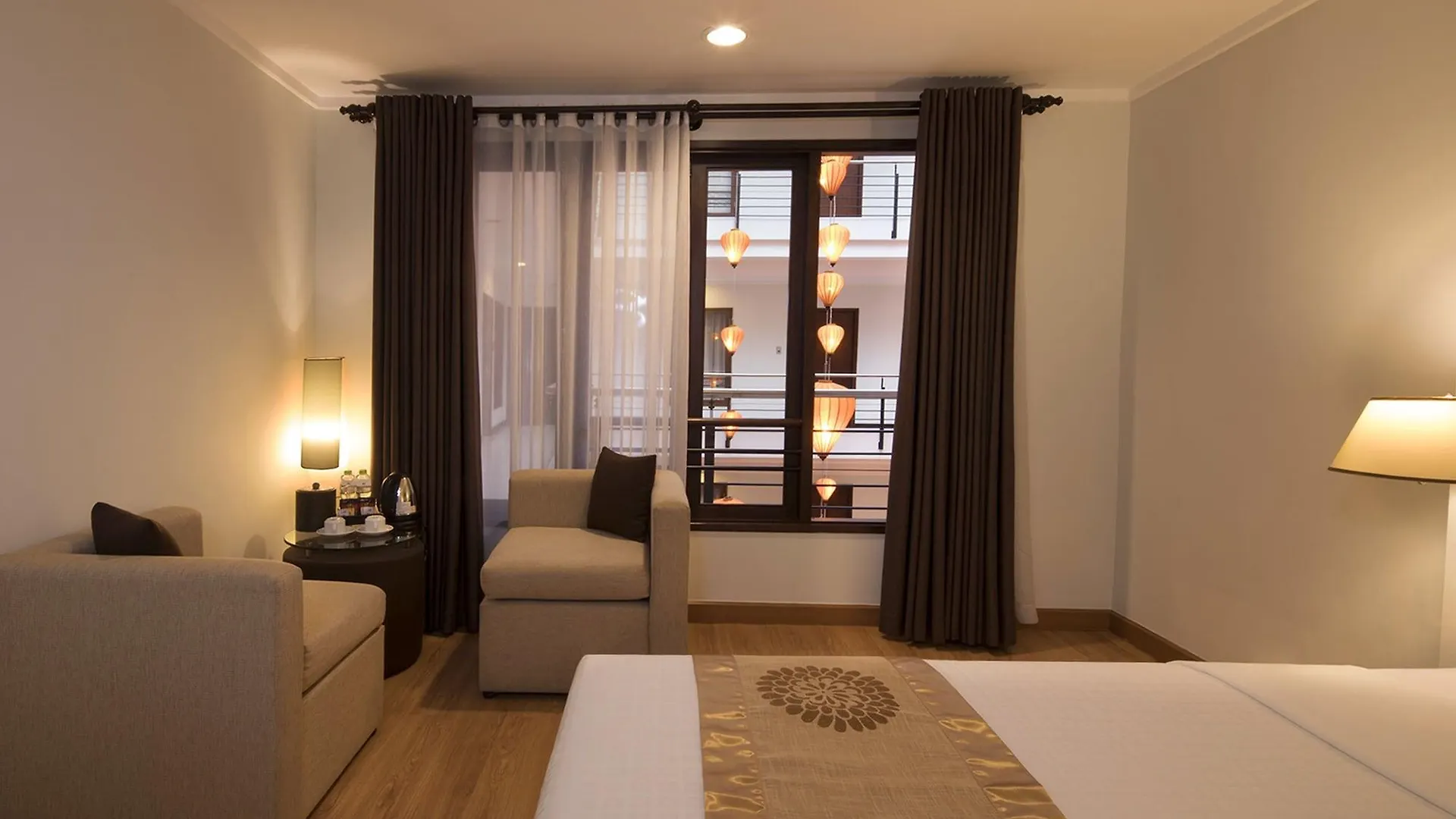 Vien Dong Hotel - Near Bui Vien Walking Street Ho Chi Minh City