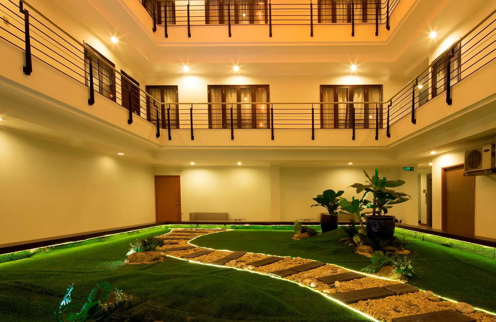 Vien Dong Hotel - Near Bui Vien Walking Street Ho Chi Minh City