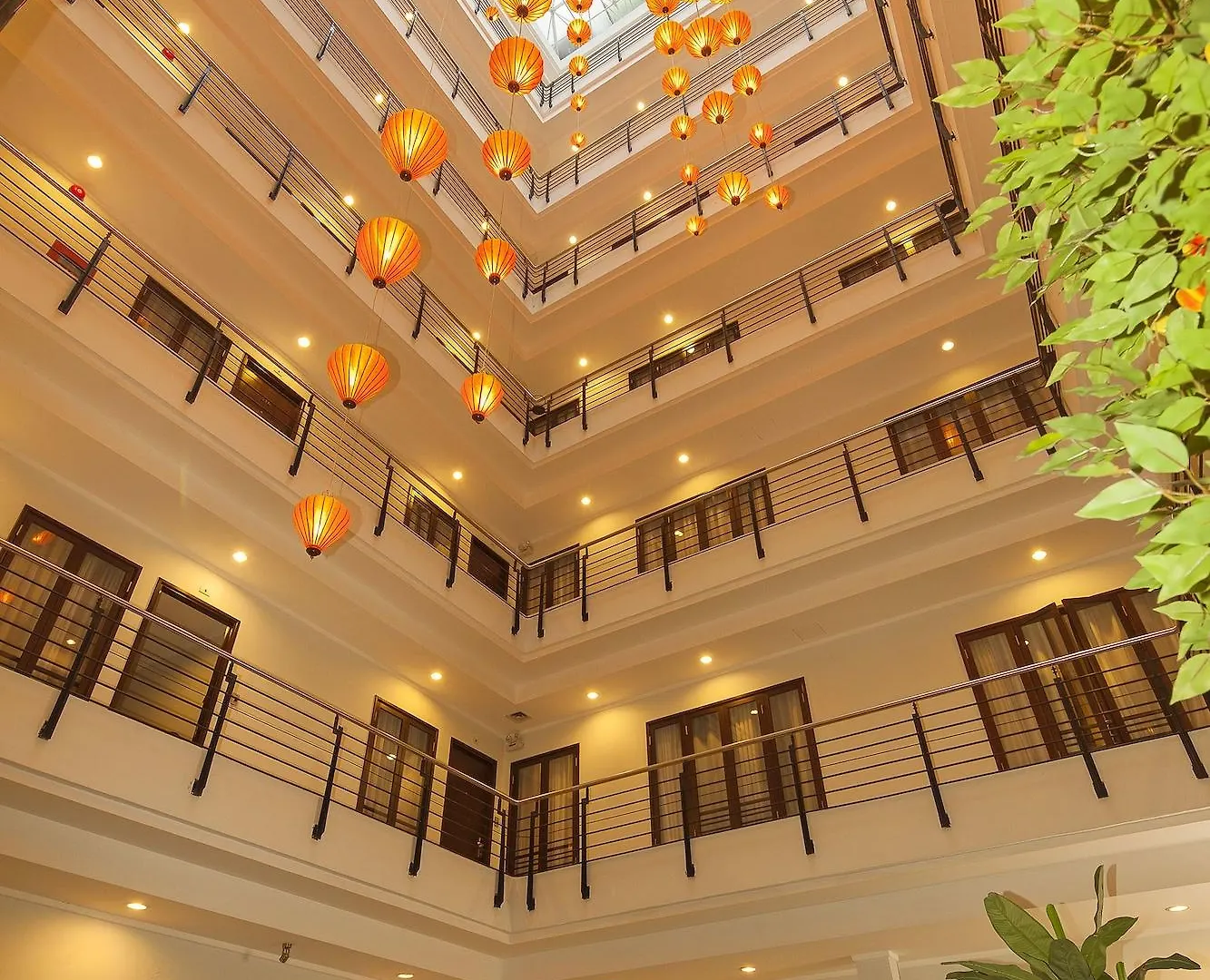 Vien Dong Hotel - Near Bui Vien Walking Street Ho Chi Minh City